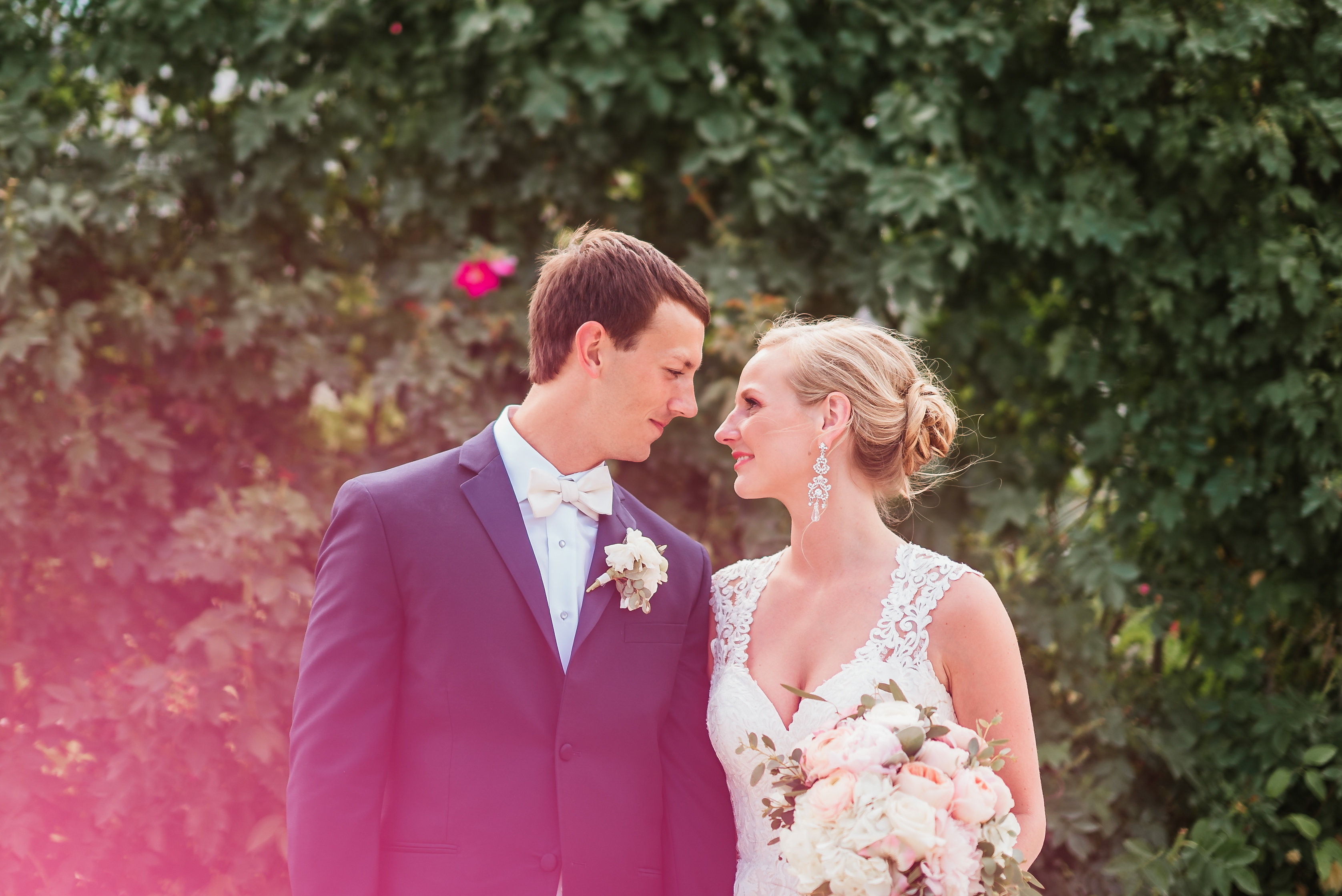 Smale Park wedding photos with blush pink flowers in brides bouquet